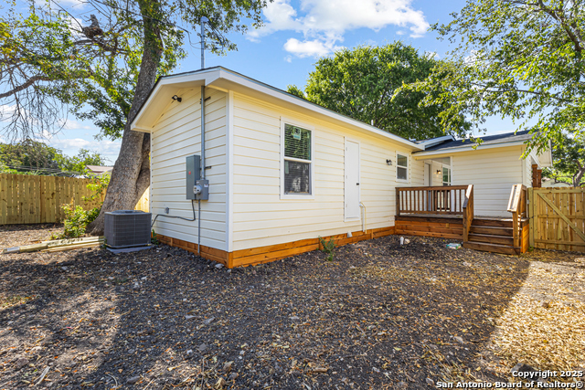 Image 6 of 33 For 935 Mariposa W