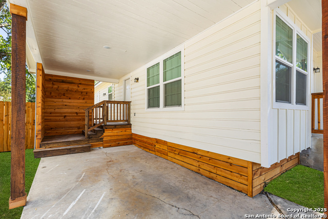 Image 7 of 33 For 935 Mariposa W