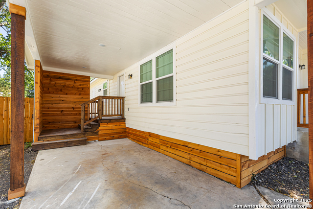 Image 8 of 33 For 935 Mariposa W