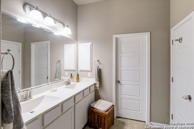 Listing photo id 8 for 9815 Catell  