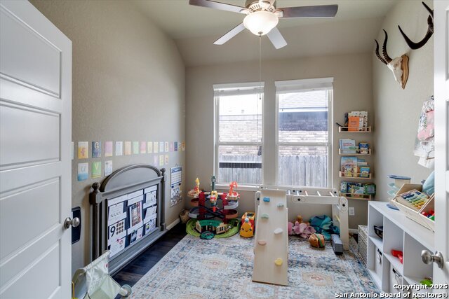 Listing photo id 13 for 9815 Catell  