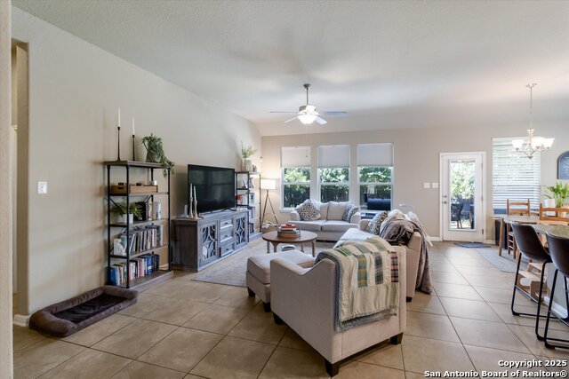 Listing photo id 2 for 9815 Catell  