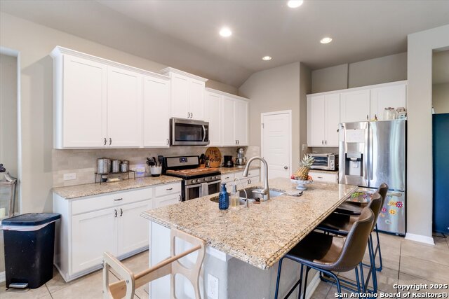Listing photo id 4 for 9815 Catell  