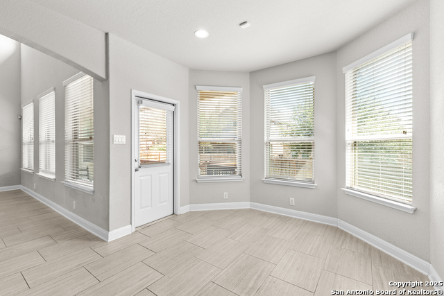 Image 11 of 31 For 27027 Oleander Chase