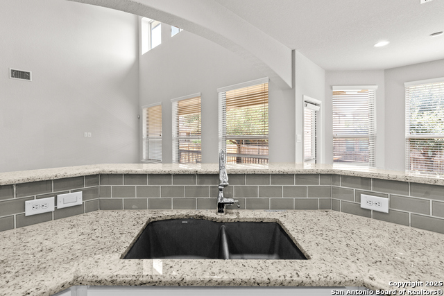 Image 9 of 31 For 27027 Oleander Chase