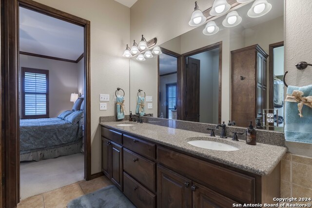 Listing photo id 10 for 3801-15 Club House Rd  15