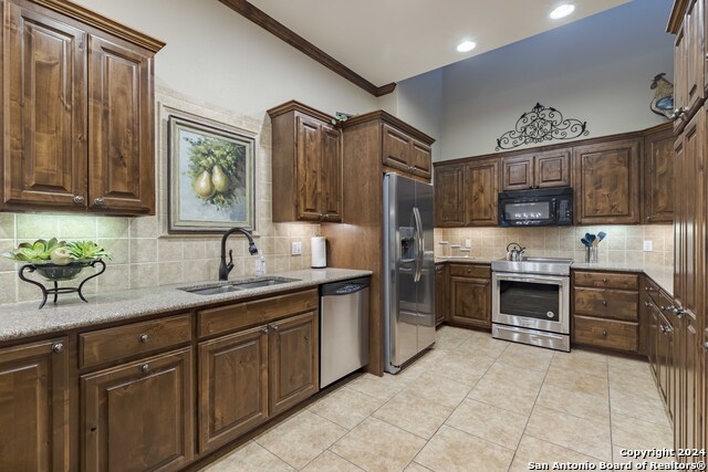 Listing photo id 4 for 3801-15 Club House Rd  15