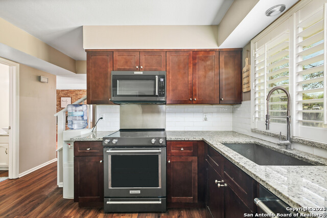 Image 12 of 30 For 6034 Royal Creek