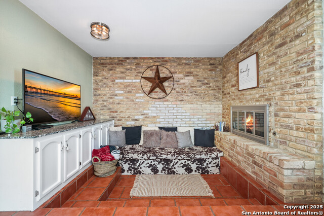 Image 7 of 30 For 6034 Royal Creek