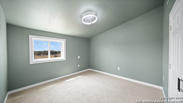 Listing photo id 25 for 201 Lakeview Cir