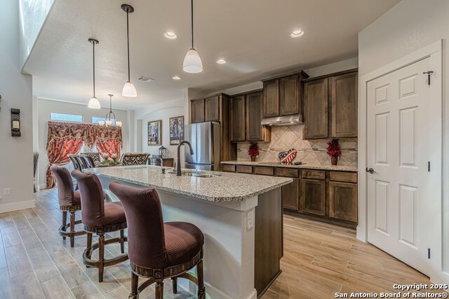Listing photo id 25 for 2564 Ayers