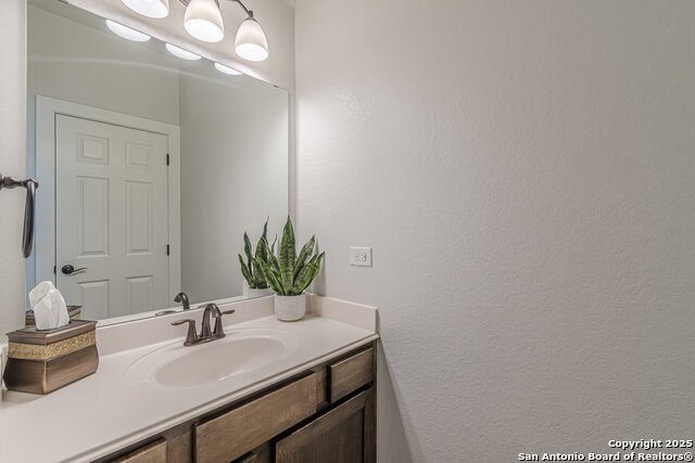 Listing photo id 34 for 2564 Ayers