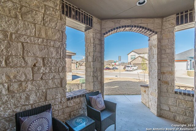 Listing photo id 2 for 2564 Ayers