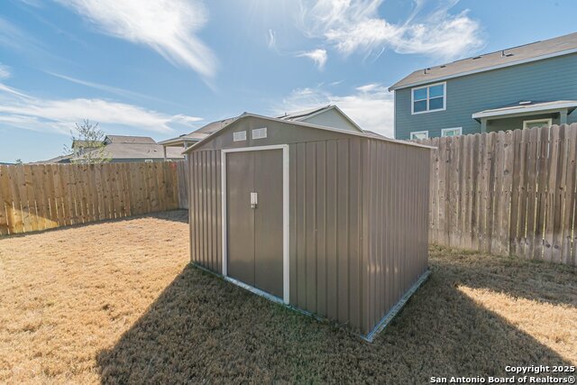 Listing photo id 44 for 2564 Ayers