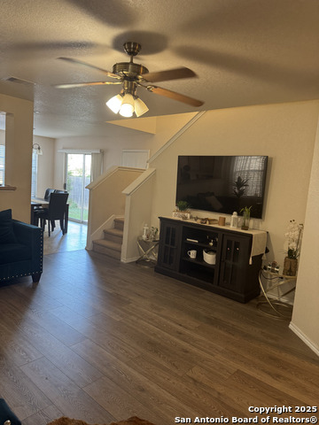 Listing photo id 1 for 5018 Royal Stable