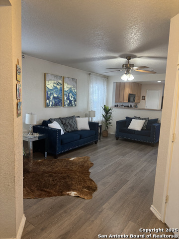 Listing photo id 2 for 5018 Royal Stable