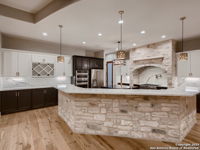 Listing photo id 11 for 208 River Ridge