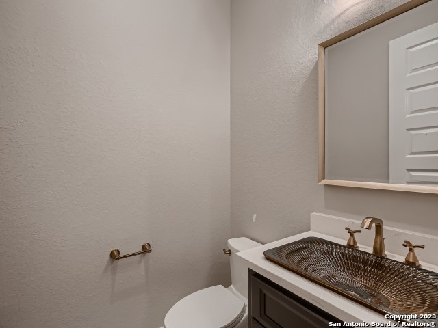 Listing photo id 13 for 208 River Ridge