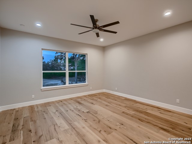 Listing photo id 14 for 208 River Ridge
