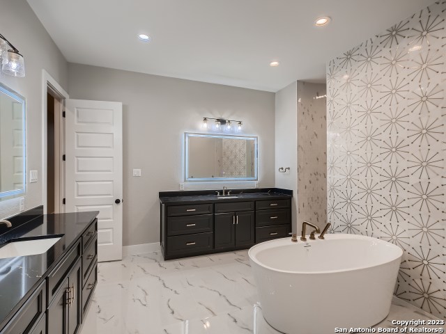 Listing photo id 15 for 208 River Ridge