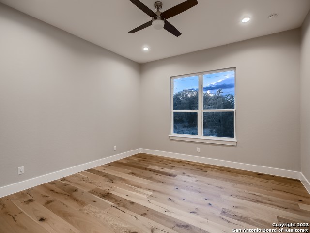 Listing photo id 18 for 208 River Ridge