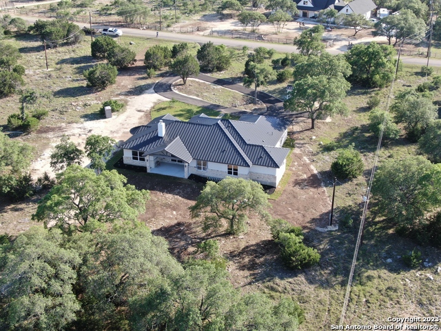 Listing photo id 29 for 208 River Ridge