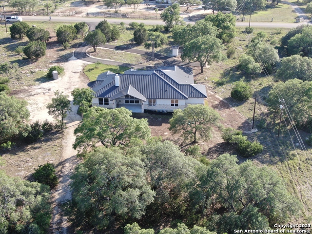 Listing photo id 33 for 208 River Ridge