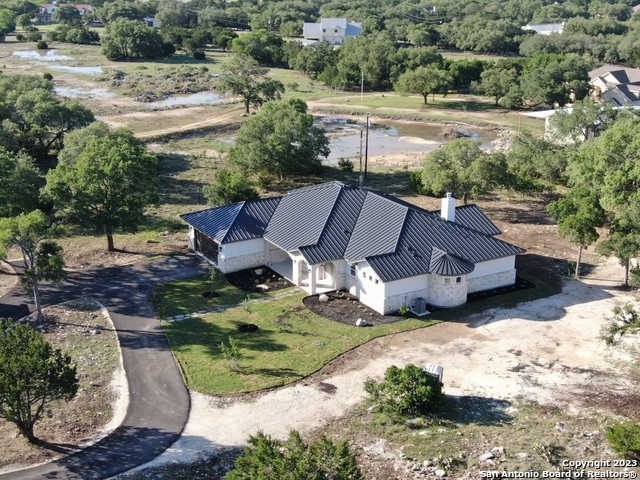 Listing photo id 34 for 208 River Ridge