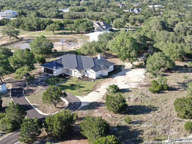 Listing photo id 37 for 208 River Ridge