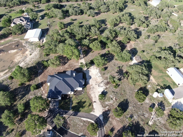 Listing photo id 38 for 208 River Ridge
