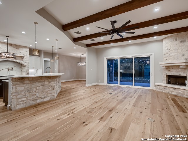 Listing photo id 3 for 208 River Ridge