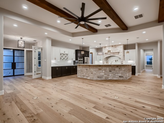 Listing photo id 5 for 208 River Ridge