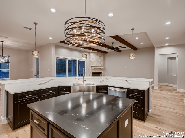 Listing photo id 7 for 208 River Ridge