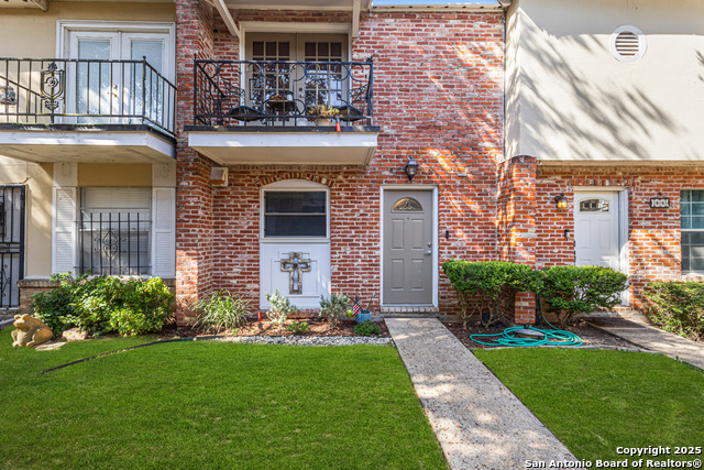 Listing photo id 0 for 6718 Callaghan Apt 206