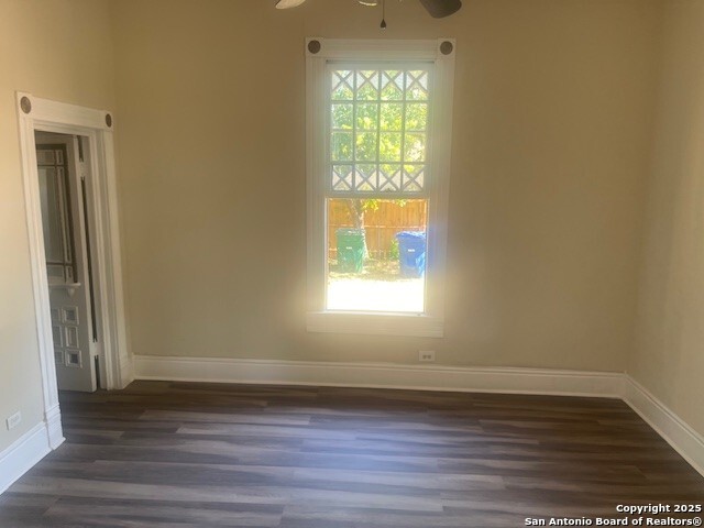 Listing photo id 5 for 1401 Trinity N