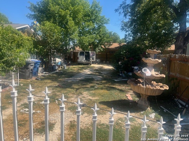 Listing photo id 7 for 1401 Trinity N