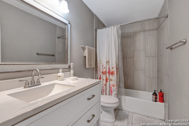 Image 10 of 18 For 3500 Lakefield