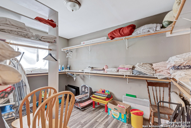 Image 6 of 18 For 3500 Lakefield