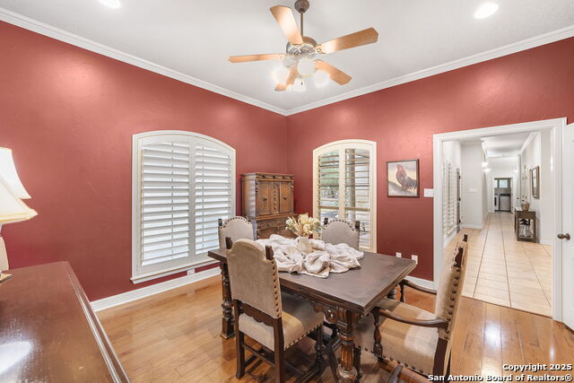 Listing photo id 8 for 810 Bluff Ridge