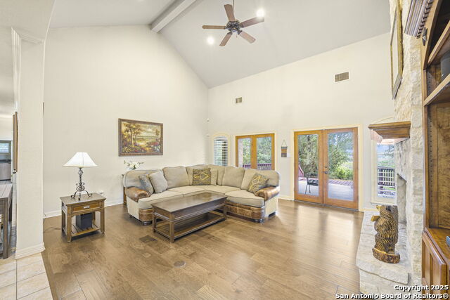 Listing photo id 9 for 810 Bluff Ridge