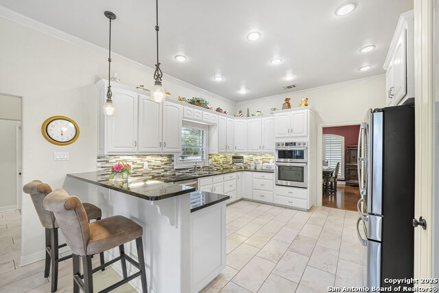 Listing photo id 12 for 810 Bluff Ridge