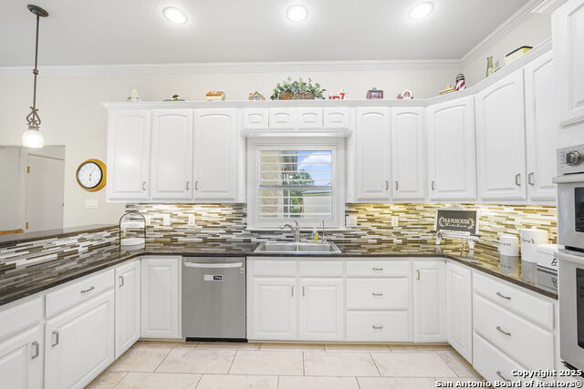 Listing photo id 15 for 810 Bluff Ridge