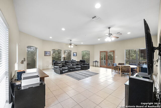 Listing photo id 17 for 810 Bluff Ridge