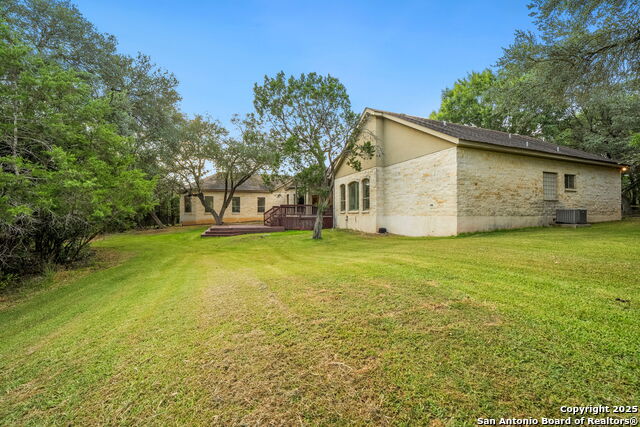 Listing photo id 28 for 810 Bluff Ridge