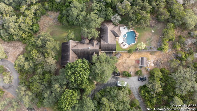 Listing photo id 30 for 810 Bluff Ridge