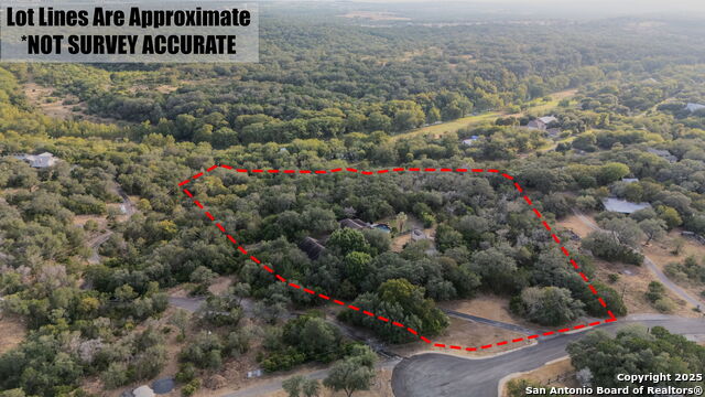 Listing photo id 31 for 810 Bluff Ridge