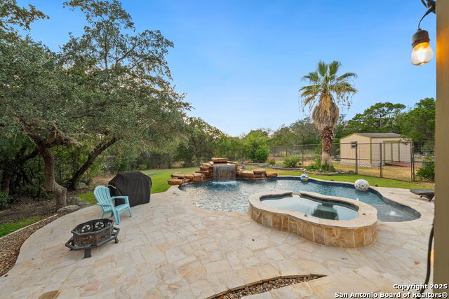Listing photo id 33 for 810 Bluff Ridge