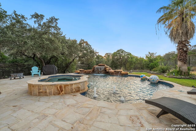 Listing photo id 34 for 810 Bluff Ridge