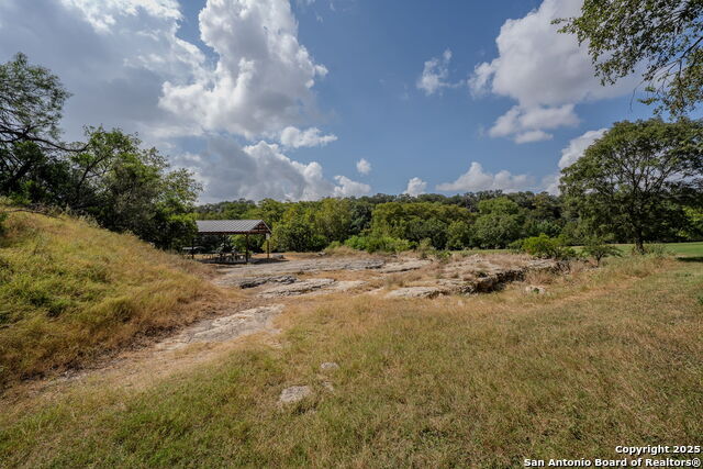 Listing photo id 36 for 810 Bluff Ridge