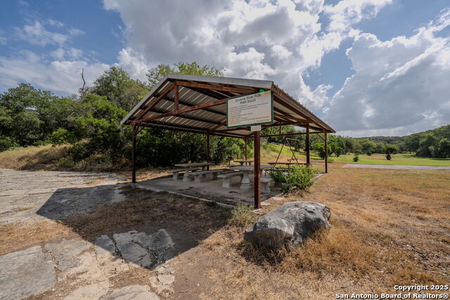 Listing photo id 37 for 810 Bluff Ridge